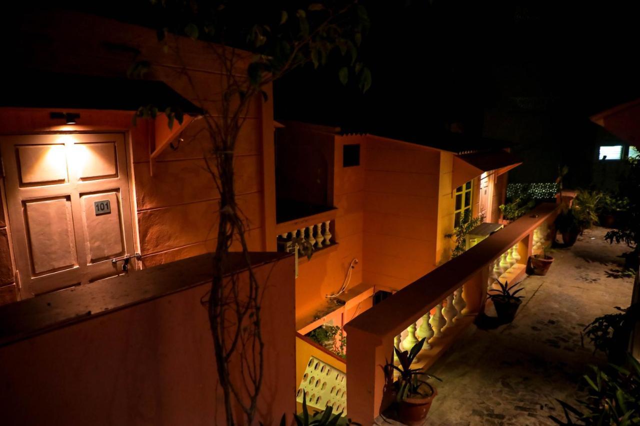 French Villa Pondicherry Exterior photo
